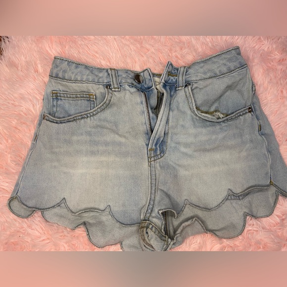 Cut out booty shorts - Picture 5 of 5